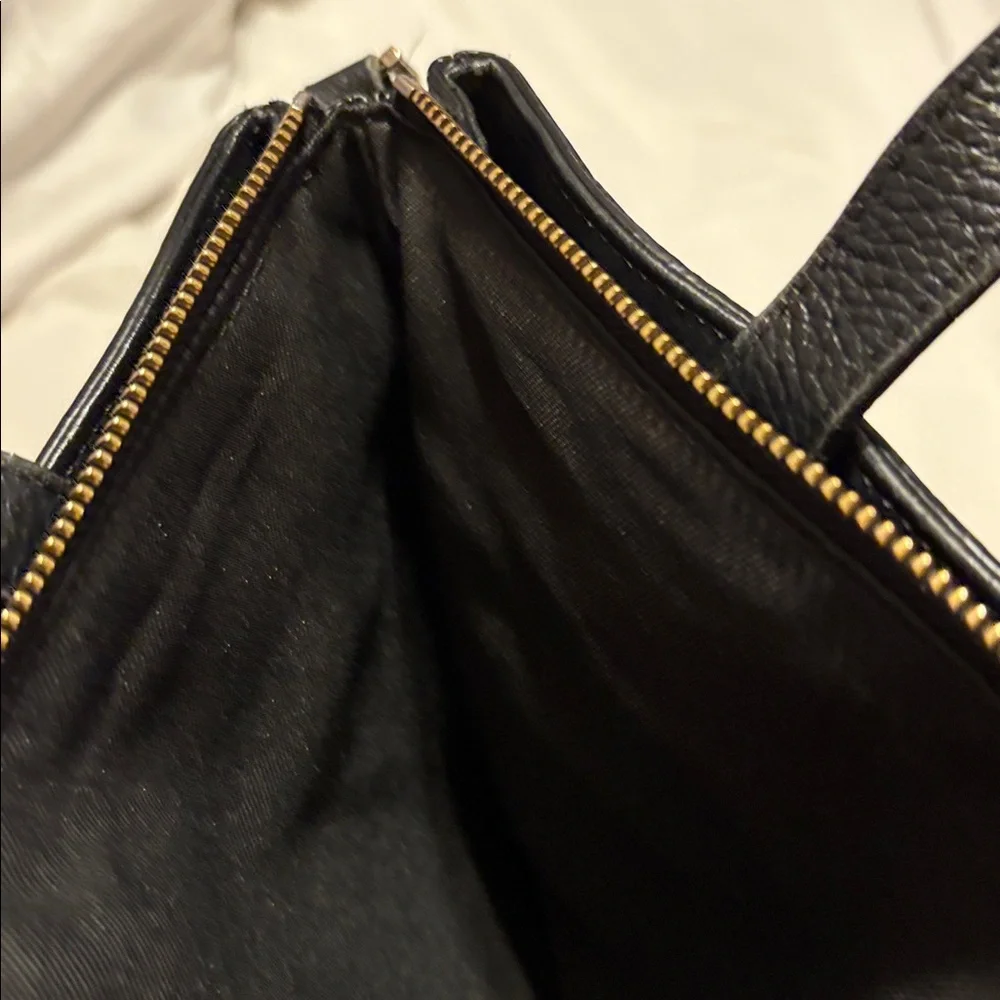 Elegant Black Leather Men's Bag